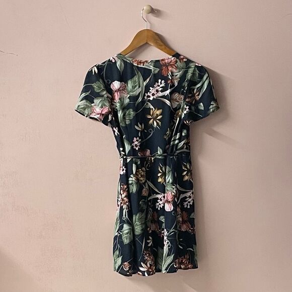 Forever 21 Navy Tropical Floral Wrap Mini Dress Size M NWT - Picture 10 of 11